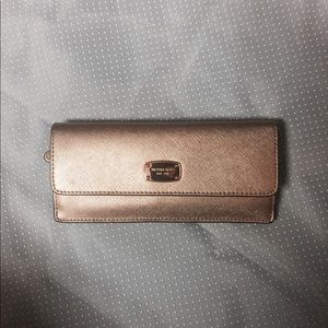 Michael kors rose gold wallet